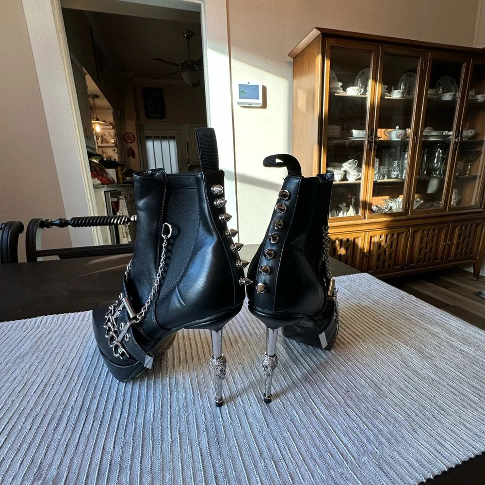 Lamoda Black Chain-Embellished Pointed Toe Ankle Boots - Picture 3 of 6